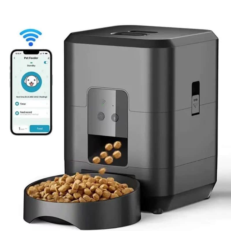 Comedero automático programable para mascotas con pantalla LCD y diseño moderno en color negro